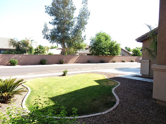 3rd image of 1329 E Iris Dr