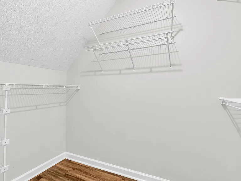 1115 Lenny Ln — Photo 16