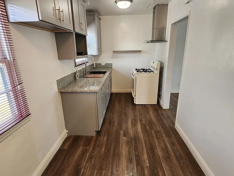 1802 N Pershing Ave — Photo 6
