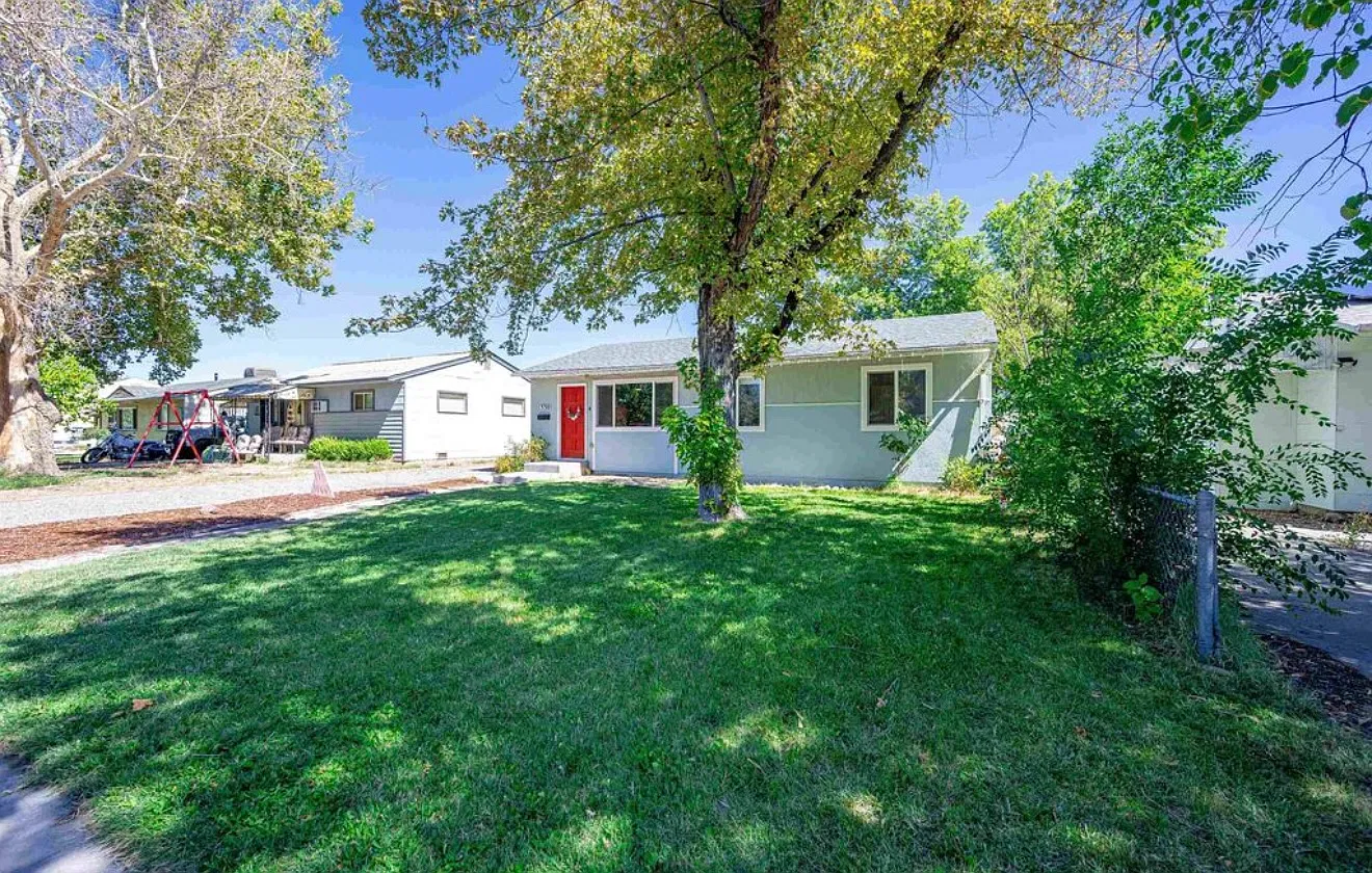3 bed, 950 sqft, $2,000 — Photo 3