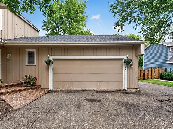 4th image of 7001 Beacon Cir