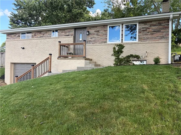 2151 The Cir, Washington, PA 15301