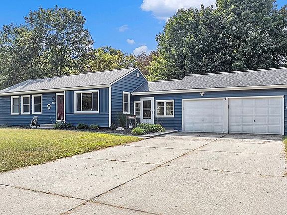 3rd image of 2433 Irene Ave SE