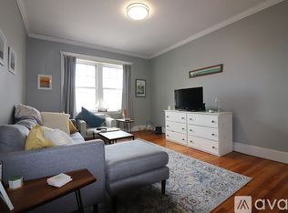 176 Winthrop Rd APT 10, Brookline, MA 02445