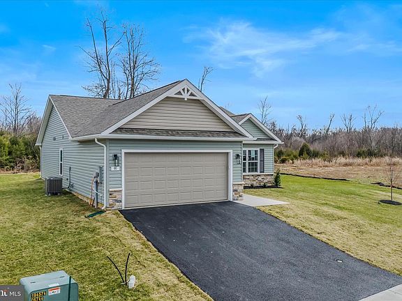 5th image of 15 Boothbay Dr