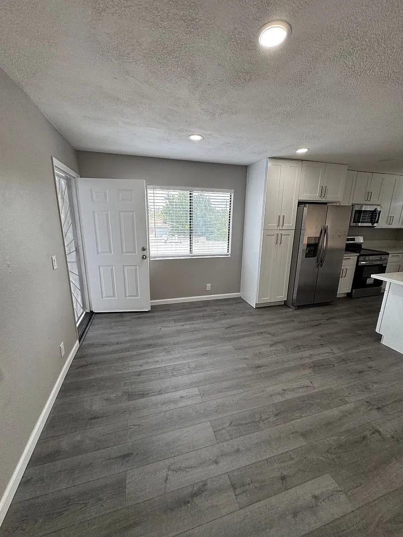 Building Photo - 2636 Highland Ave