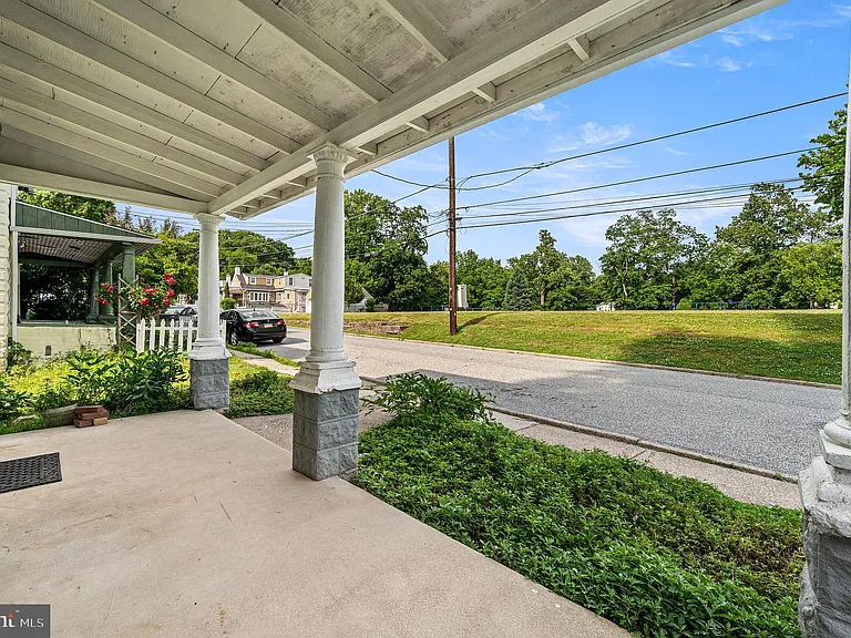 30 Keystone Ave — Photo 4