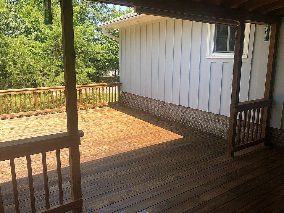2nd image of 105 Middlewood Ln