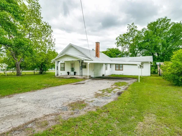 407 N Broad St, Saint Jo, TX 76265