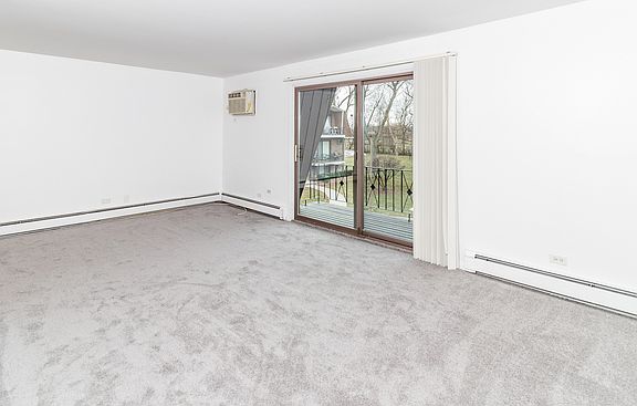 3rd image of 1443 Carriage Ln