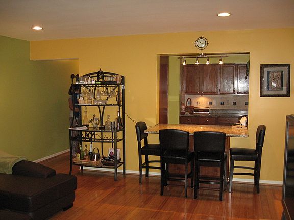 4th image of 1124 Oakcroft Ln