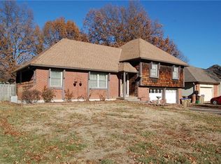 116 Airway Ln, Belton, MO 64012