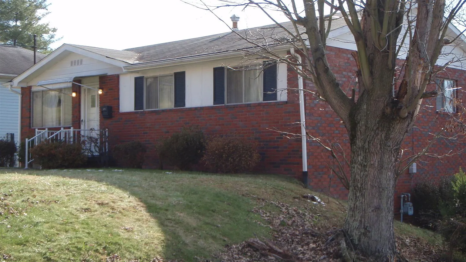 2875 University Ave photo 1