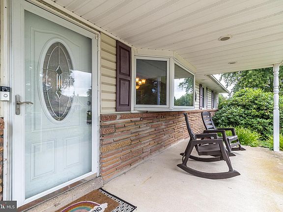 3rd image of 210 Ann Ln