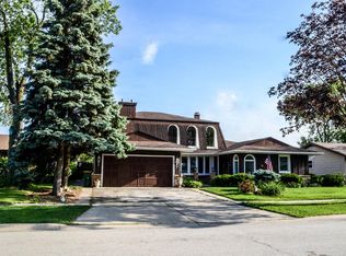 451 Walnut Ln, Elk Grove Village, IL 60007