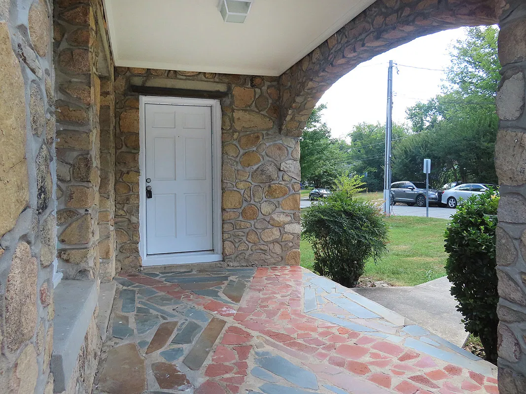 5 bed, 1852 sqft, $4,995 — Photo 2