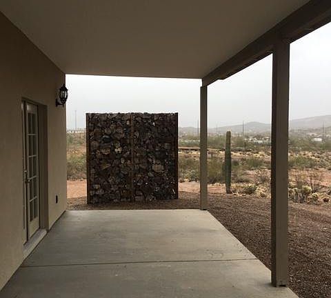 Rock privacy wall