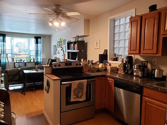 3rd image of 2444 W Erie St Floor 1