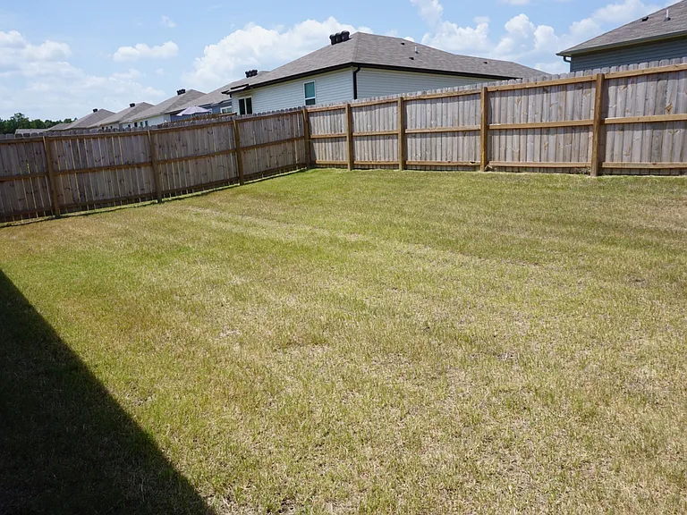 1487 Meadows Dr — Photo 37