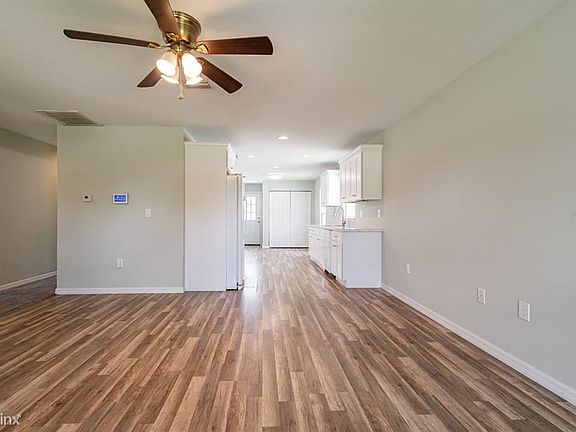 3rd image of 2821 Eaton Ave