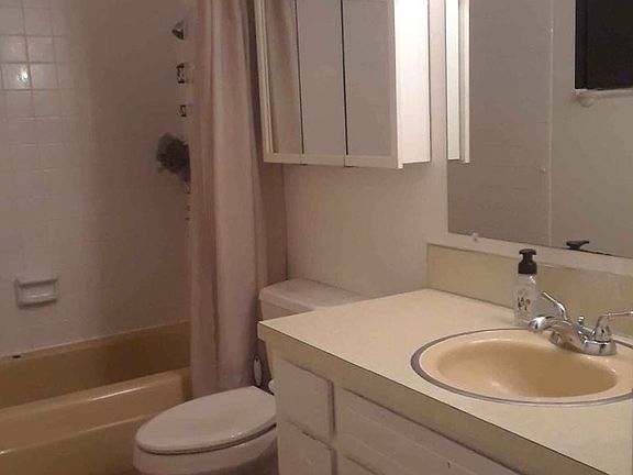 3rd image of 409 NE 85th St Unit M