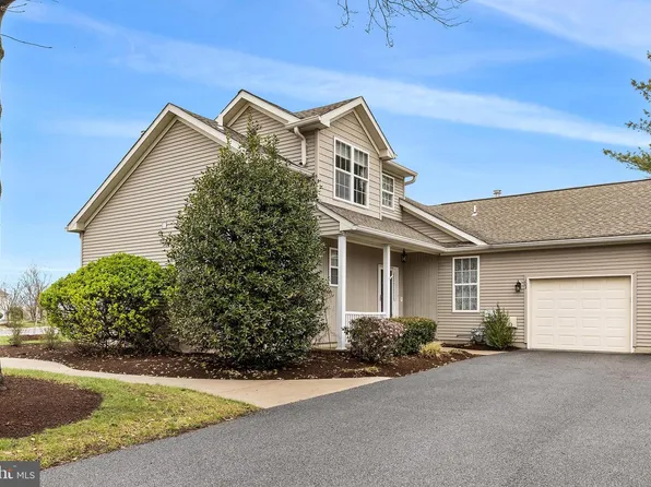203 N Silver Fox Dr, Glen Mills, PA 19342