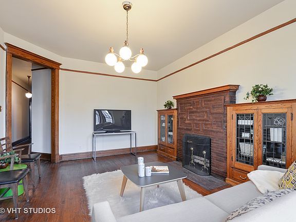 3rd image of 4652 N Hermitage Ave #2N