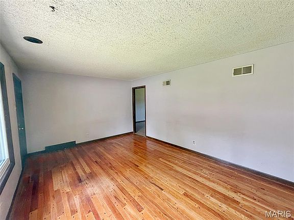 3rd image of 2120 Argo Dr