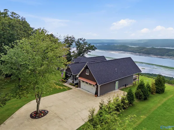 1889 Scenic Dr, Section, AL 35771