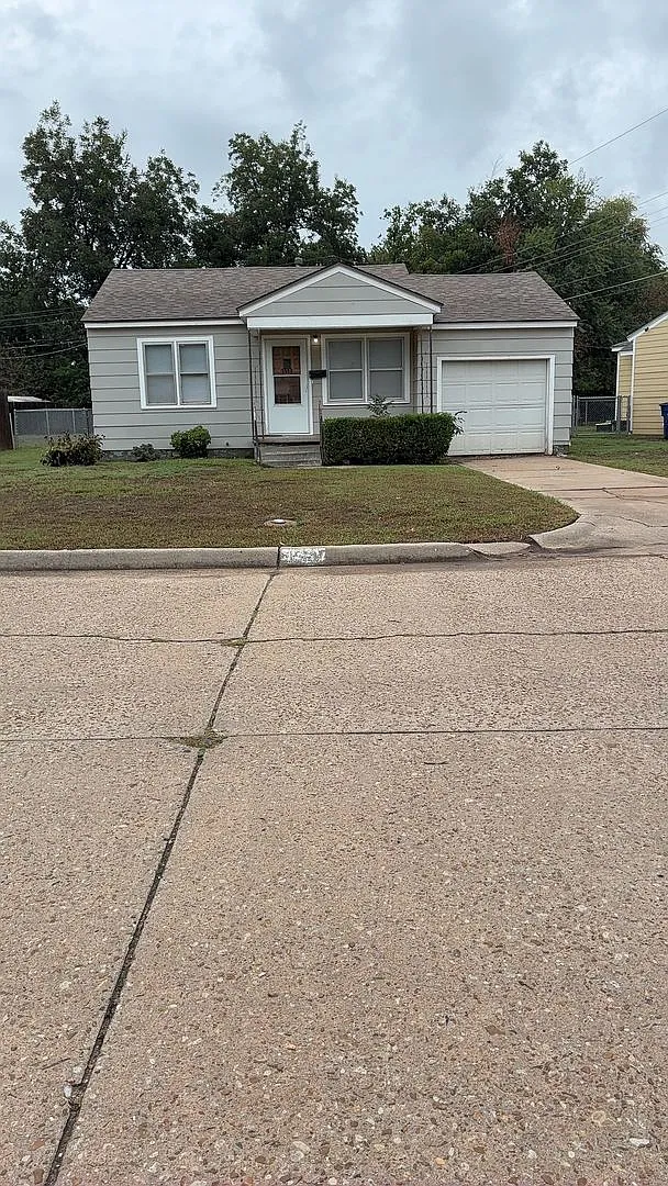 1513 Hudson, Enid, OK 73703 — Photo 1