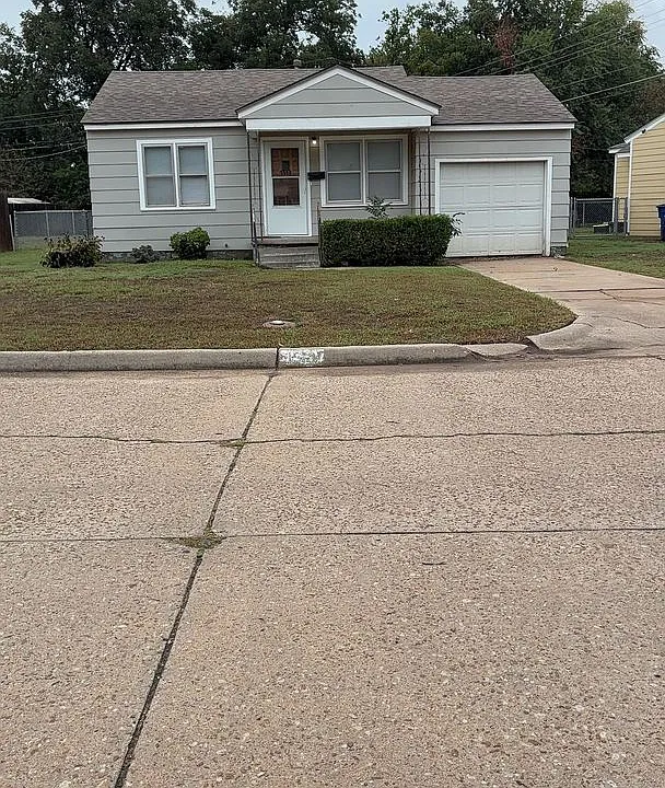1513 W Hudson Dr