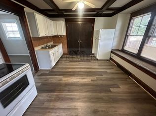 2 bed / 1 bath - duplex - 1124 S Ash #B Independence MO - central location- Rent $850+$35 water fee, Independence, MO 64053