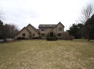 5 Chambord Dr, Mendon, NY 14506