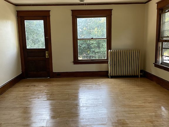 5th image of 932 Saint Clair Ave