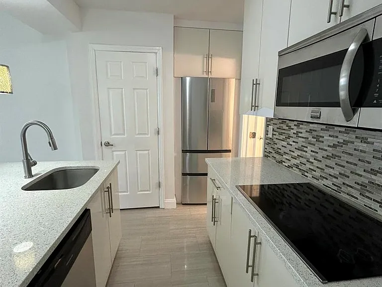 914 NE 15th Ave #1 — Photo 5