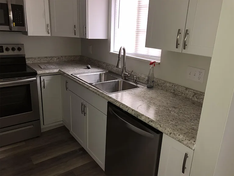 532 Valley Dr #F — Photo 2