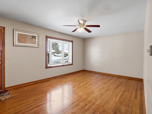 5th image of 728 Meadow View Dr