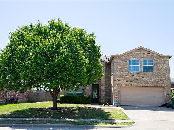 3rd image of 804 Medina Dr
