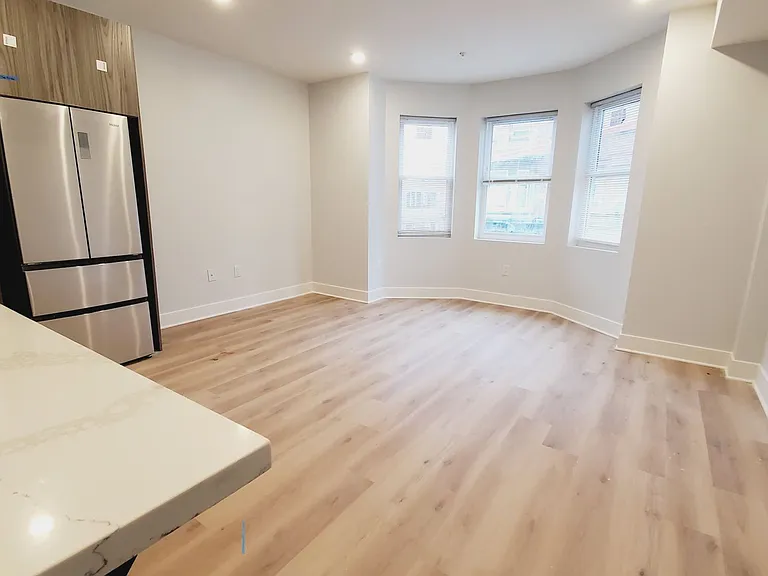 1723 Memorial Ave — Photo 21