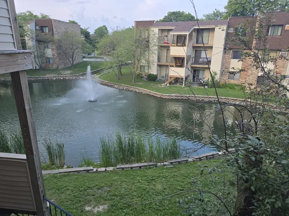 170 Waters Edge Dr, Glendale Heights, IL