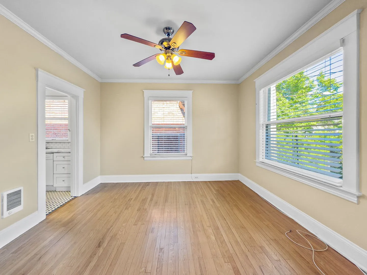 Classic Apartments — Photo 4