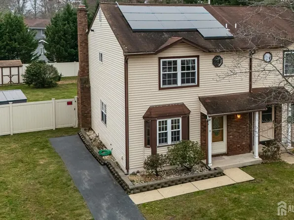 8 Marc Dr, Dayton, NJ 08810