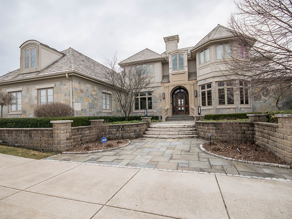 1st image of 1601 E Bristlecone Dr