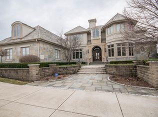 1601 E Bristlecone Dr, Hartland, WI