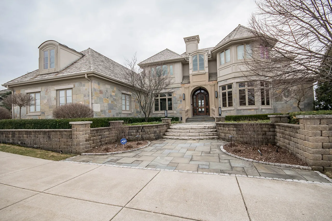 1601 E Bristlecone Dr photo 1