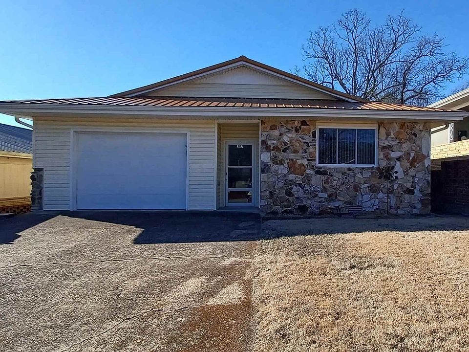 1st image of 307 Parliament Dr