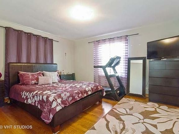 3rd image of 5420 N Rockwell St APT 1N