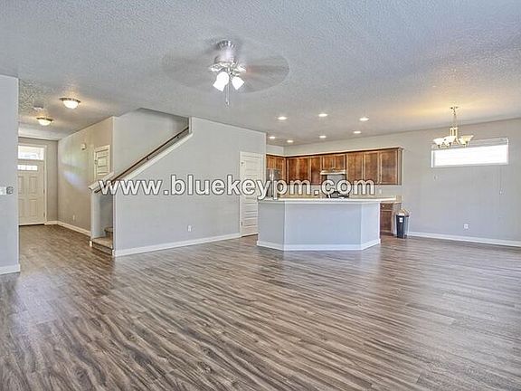 3rd image of 5720 NE 47th St