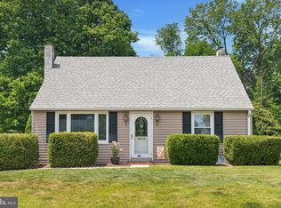 1037 Cardinal Rd, Audubon, PA 19403