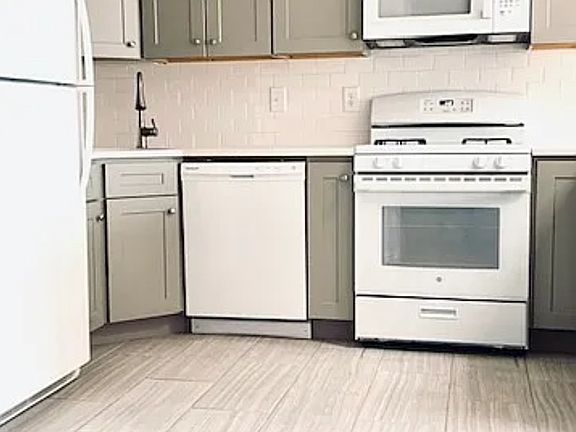2nd image of 200 Christopher Columbus Dr APT C6